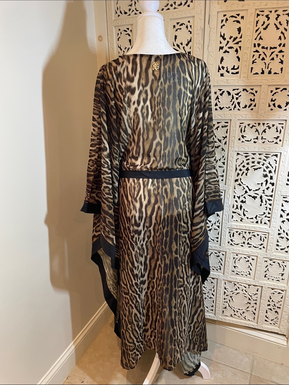 Roberto Cavalli Gold-Emblem Leopard Print in beige , Brown and Black - Picture 2 of 8